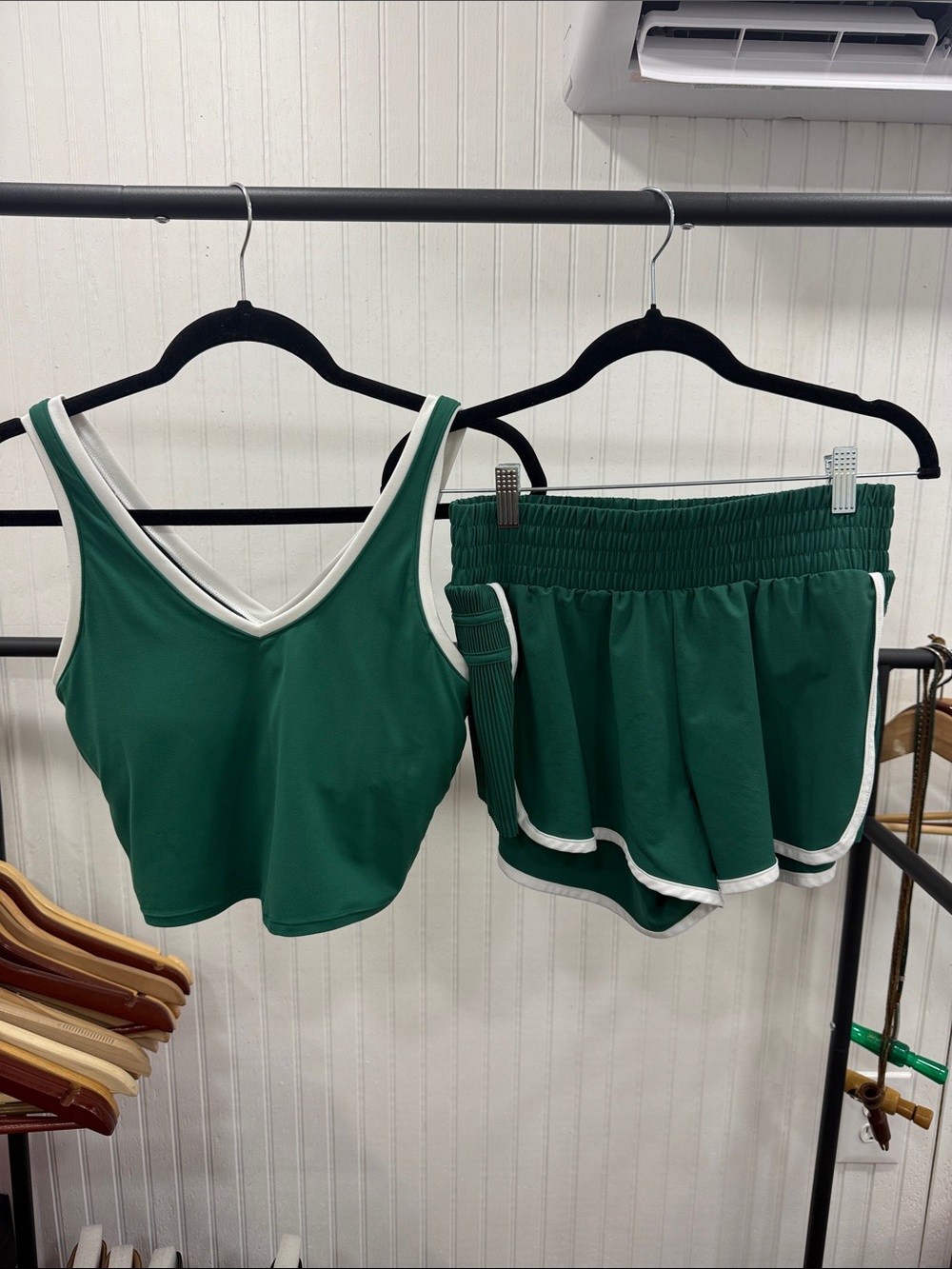 all in motion Kelly Green Athletic Top & Shorts with White Trim S:shorts, M:top